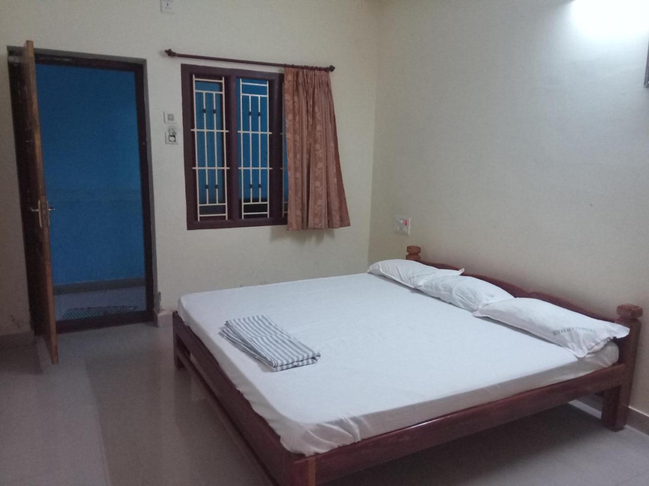 Sakthi Guest House & Residency, By Saraswathi Groups, Thirunallar, Karaikal Tirunallar Exterior foto